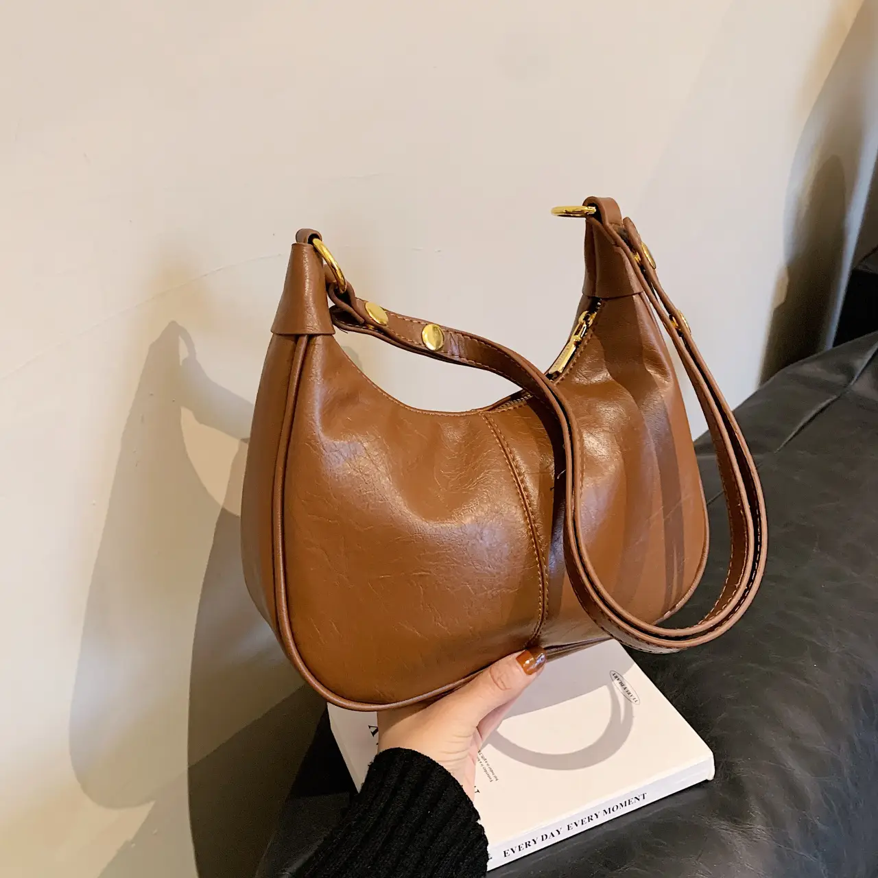 Retro Saddle Bag for Women Black Leather 2023