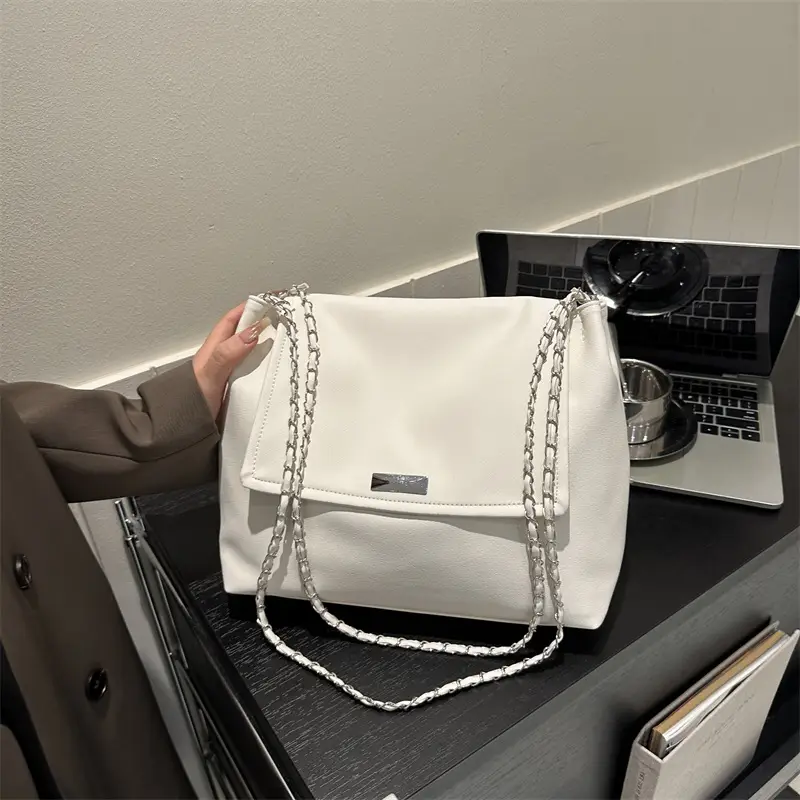 Black Chain Shoulder Bag for Women 2023