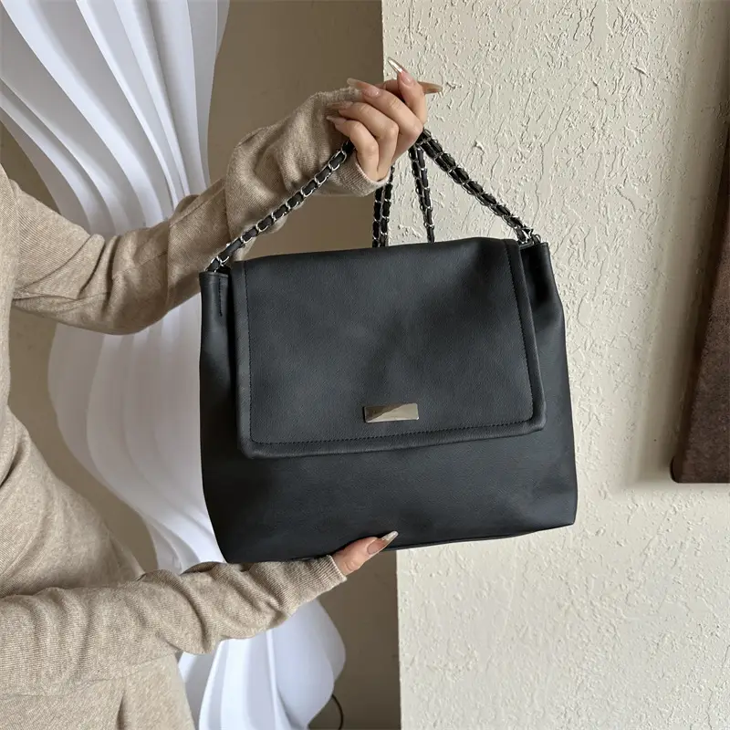 Black Chain Shoulder Bag for Women 2023