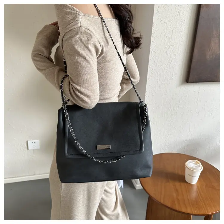 Black Chain Shoulder Bag for Women 2023 — feature 10