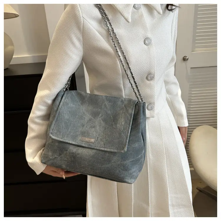 Black Chain Shoulder Bag for Women 2023 — feature 11