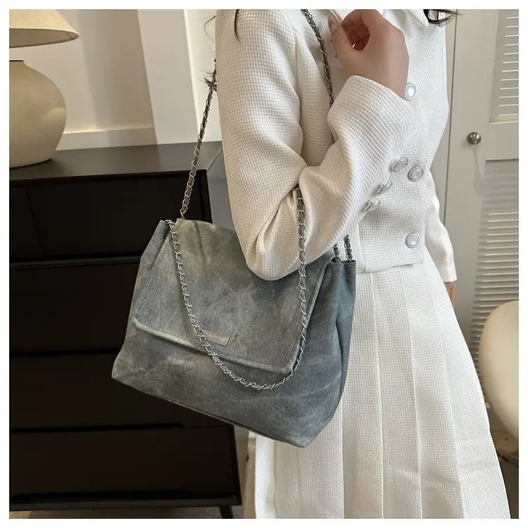 Black Chain Shoulder Bag for Women 2023 — feature 12