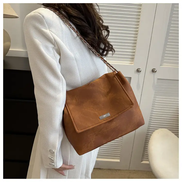 Black Chain Shoulder Bag for Women 2023 — feature 14
