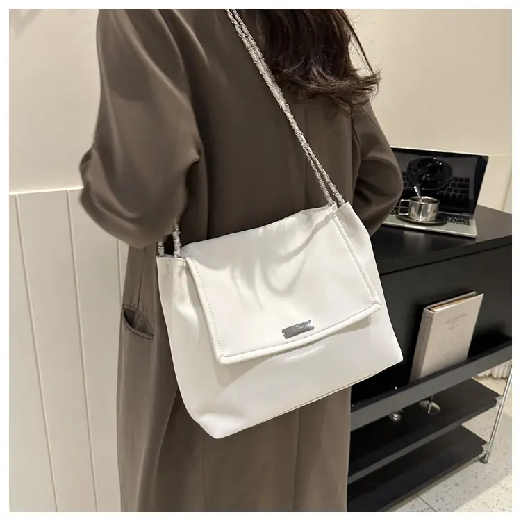 Black Chain Shoulder Bag for Women 2023 — feature 18