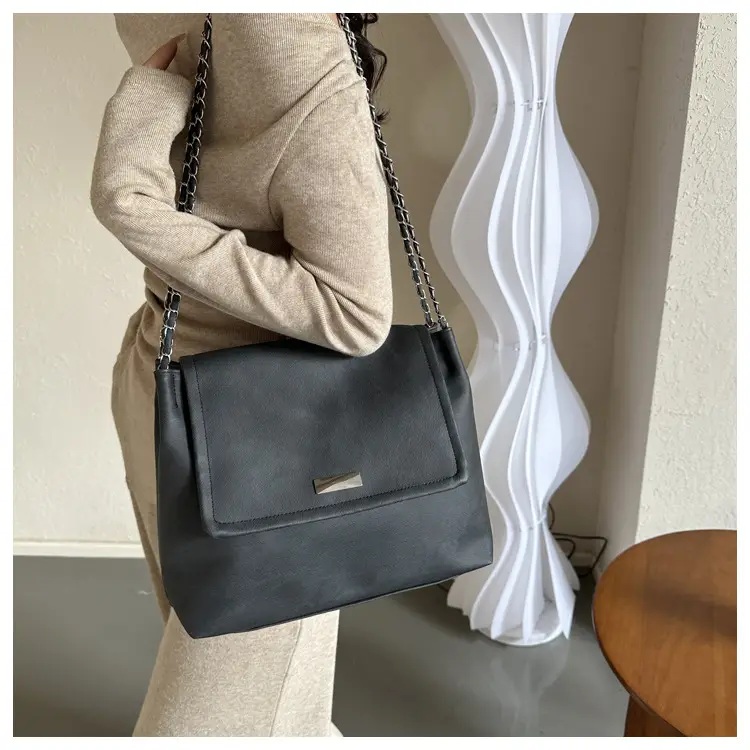 Black Chain Shoulder Bag for Women 2023 — feature 9