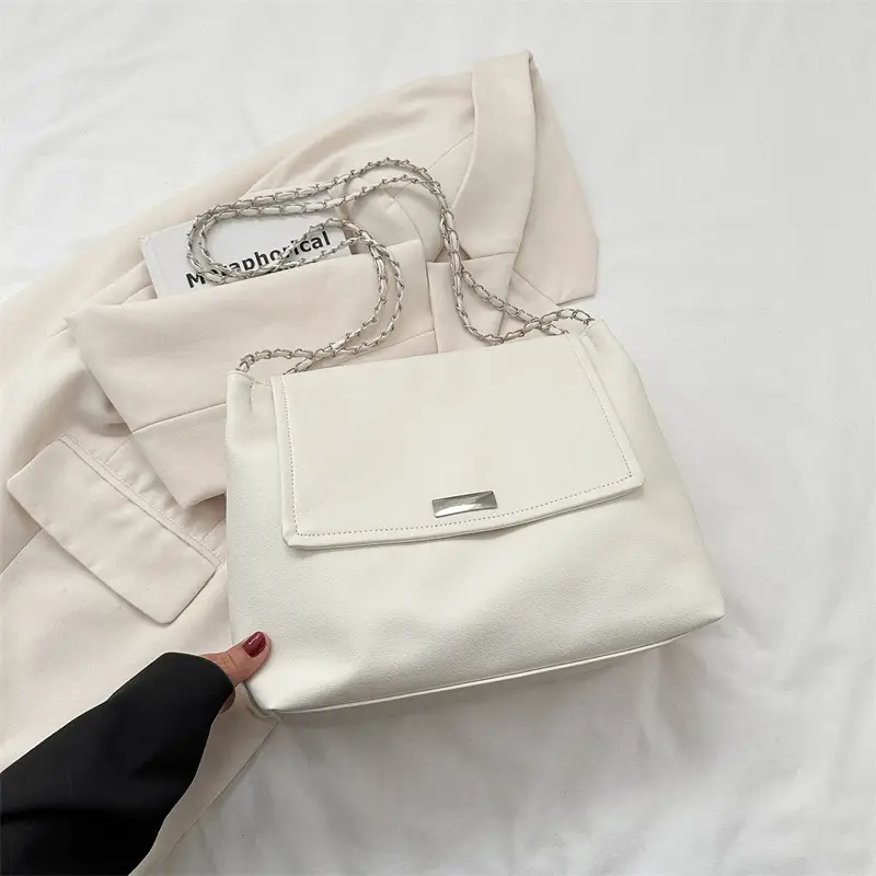 Black Chain Shoulder Bag for Women 2023