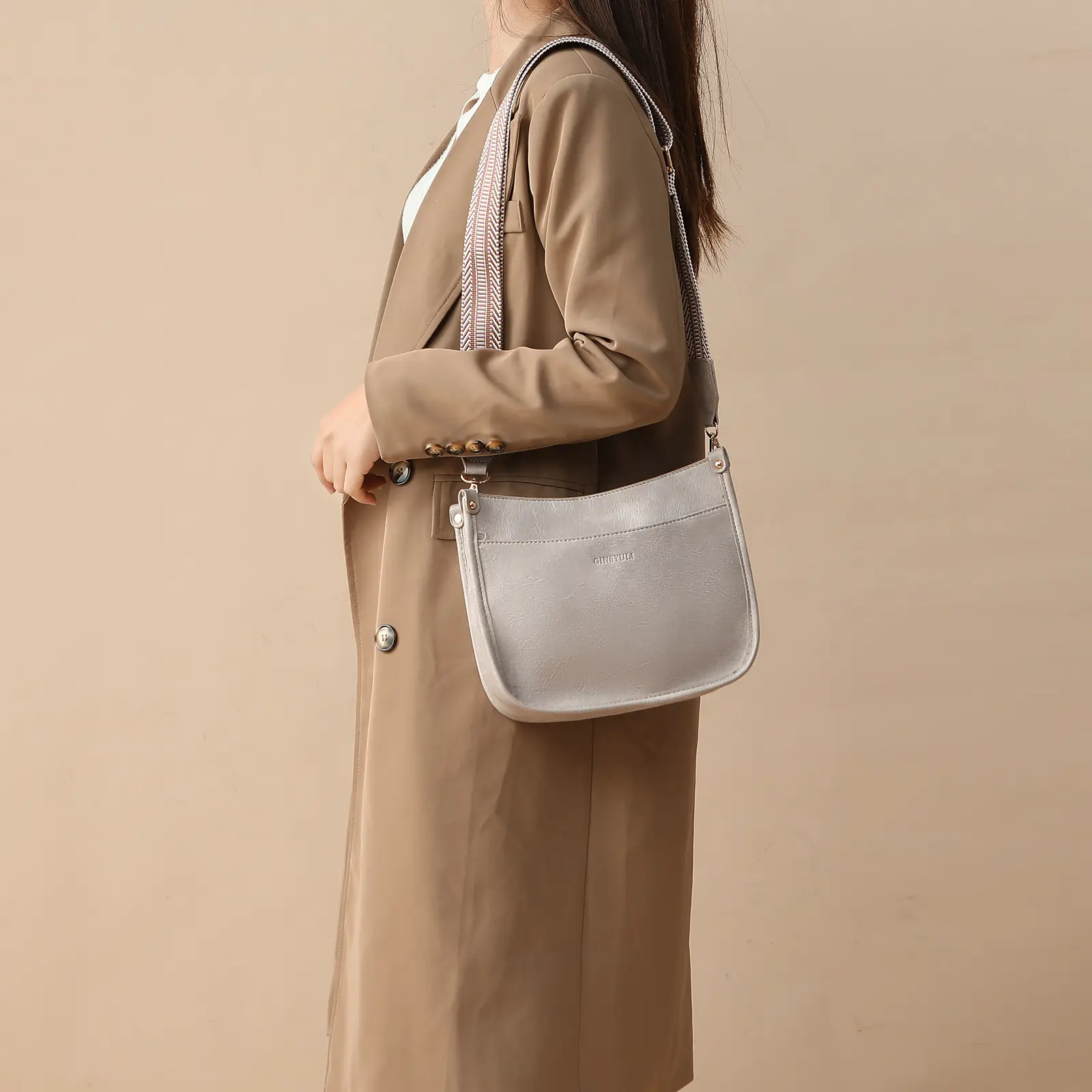 Women's Crossbody Tote Bag White Brown Feather Design — feature 34
