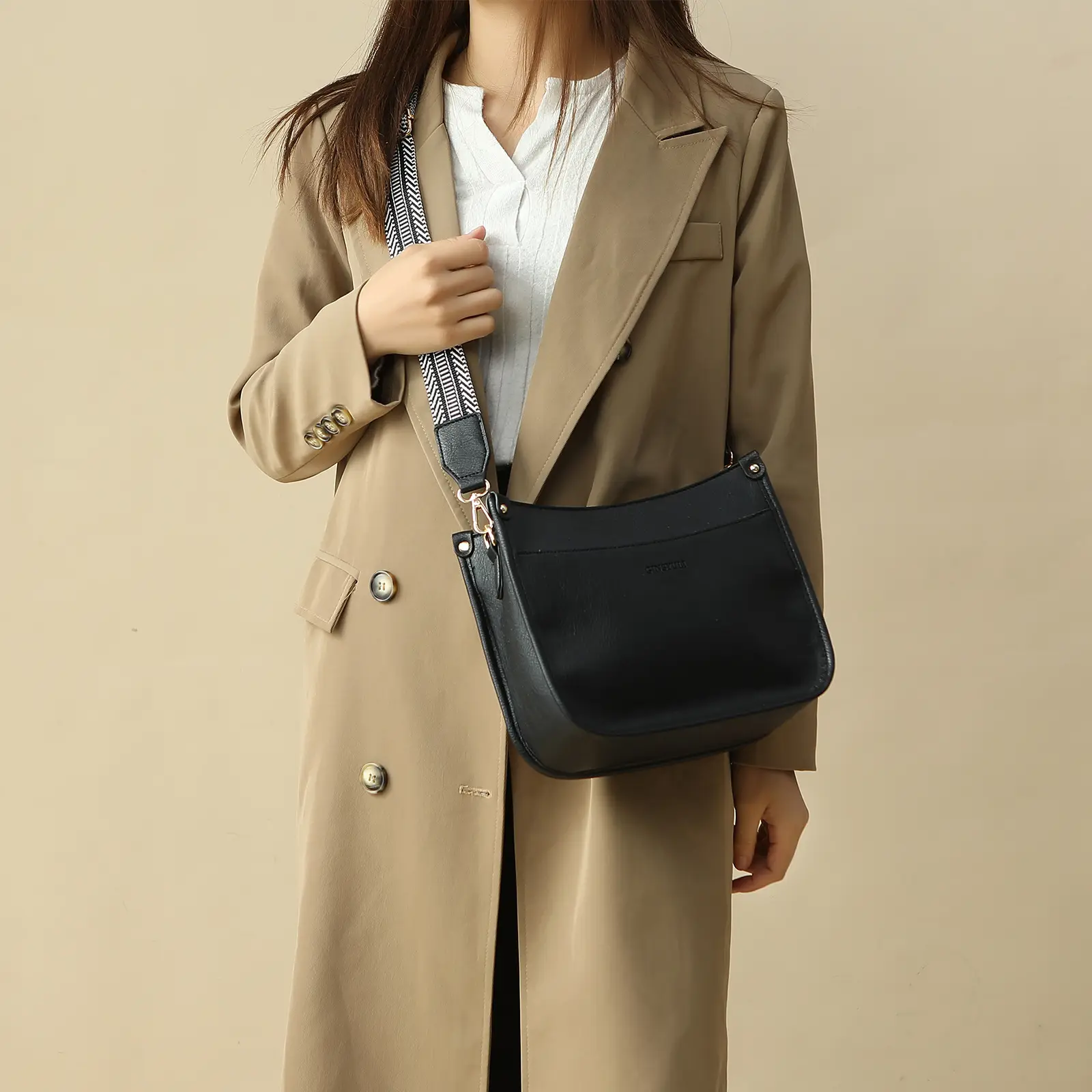 Women's Crossbody Tote Bag White Brown Feather Design — feature 41