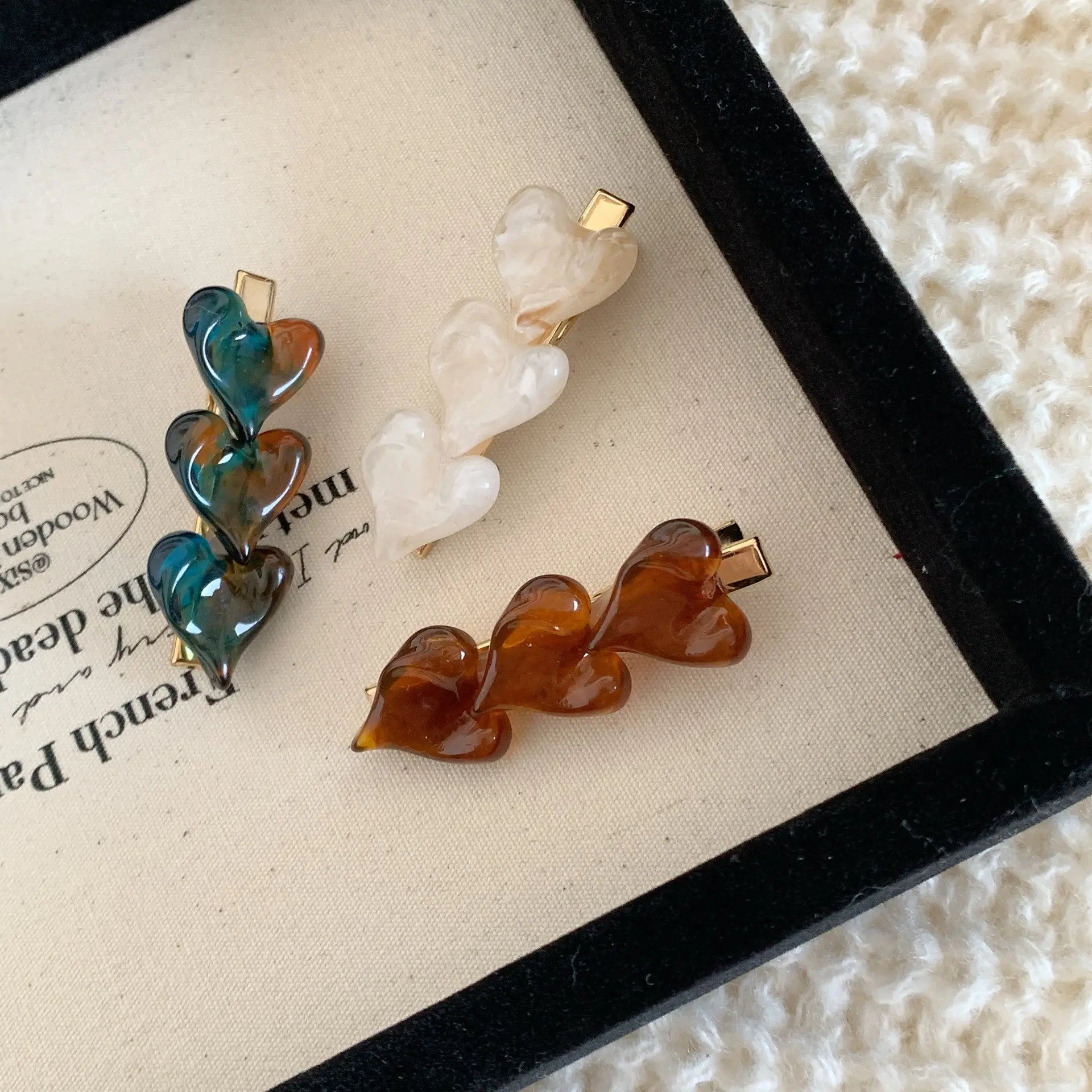 Retro Heart Hairpins for Women - Caramel & White Clips - Image 6