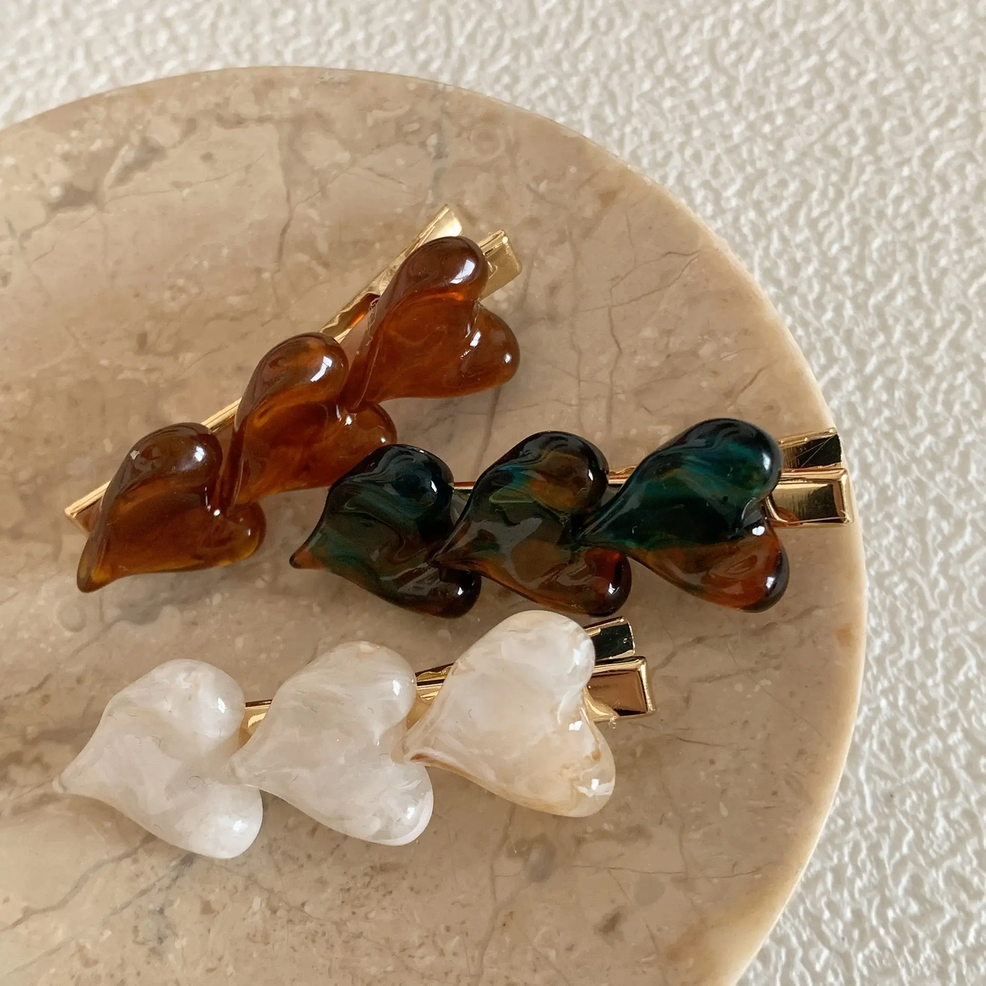 Retro Heart Hairpins for Women - Caramel & White Clips — feature 14