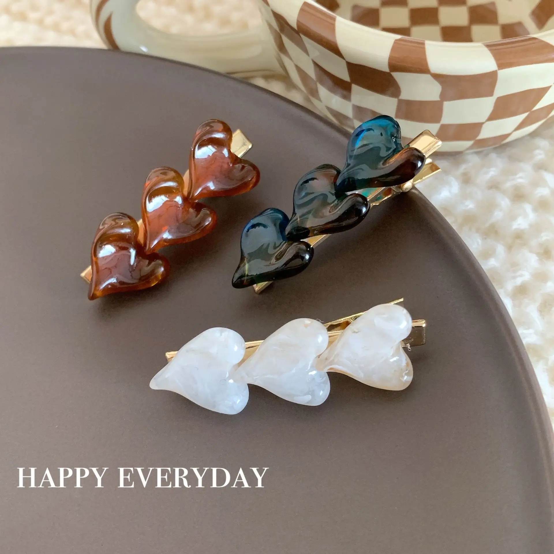Retro Heart Hairpins for Women - Caramel & White Clips — feature 15