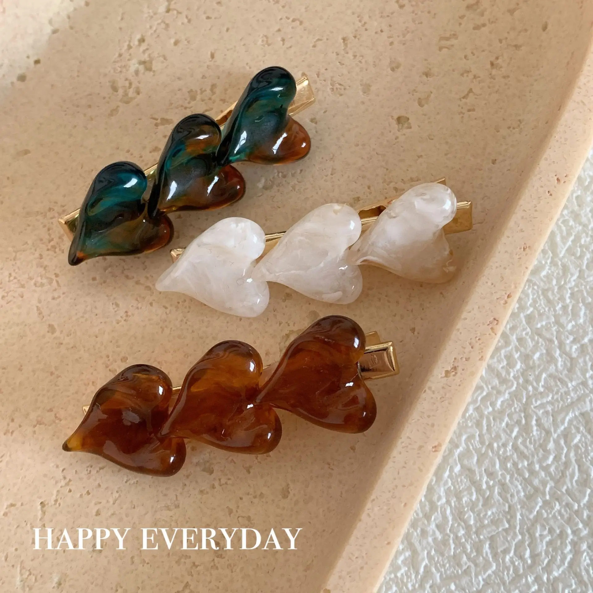 Retro Heart Hairpins for Women - Caramel & White Clips — feature 16