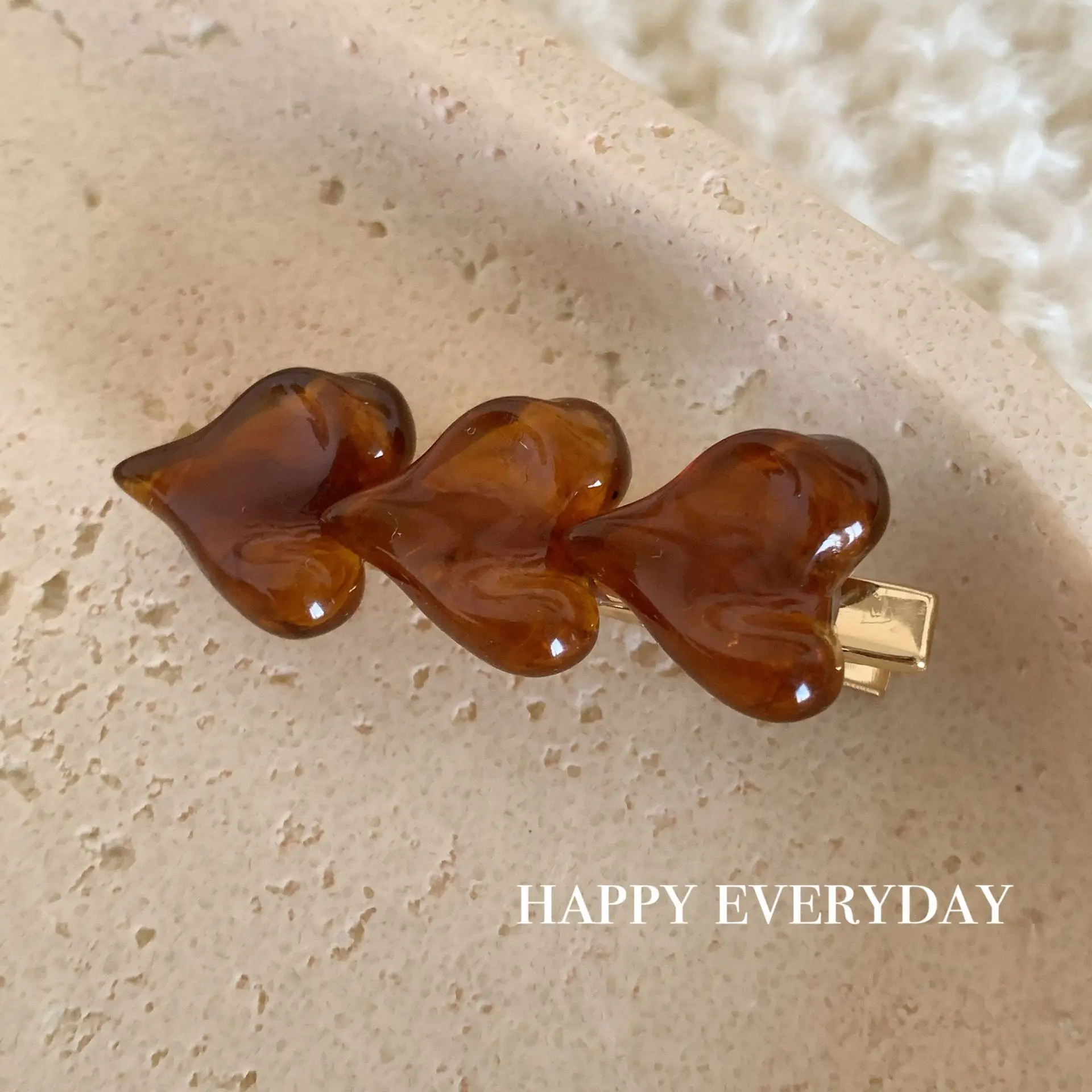 Retro Heart Hairpins for Women - Caramel & White Clips - Image 2