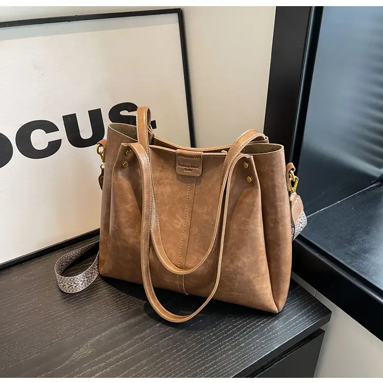 Maillard Women's Large Capacity Brown Leather Tote Bag — feature 28