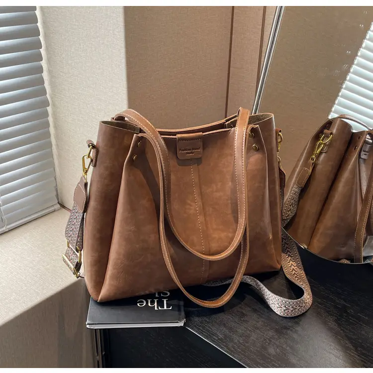 Maillard Women's Large Capacity Brown Leather Tote Bag — feature 29