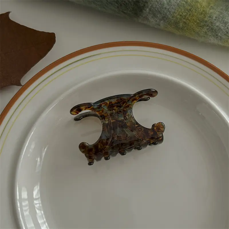 High-End Acetic Acid Hair Clip Large Blue Brown Shark Style — feature 13