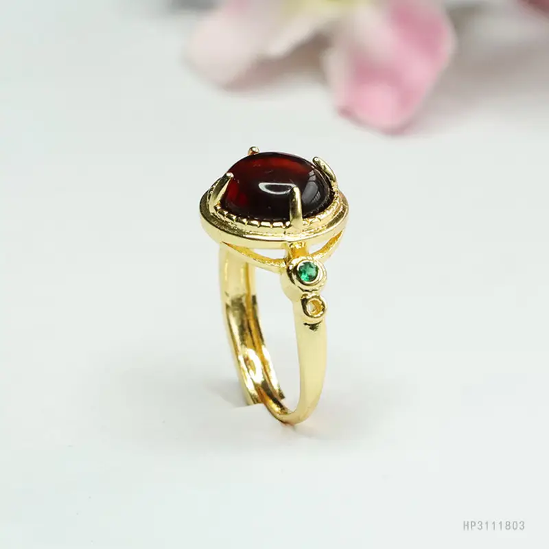 Guan Yu Natural Amber Claw Setting Ring Gold Plated — feature 8