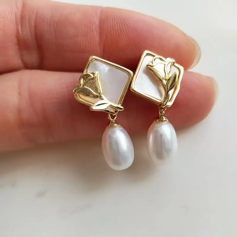 S925 Gold Pearl Geometric Earrings Light Luxury New Style — feature 11