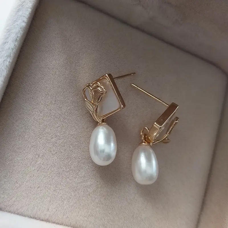 S925 Gold Pearl Geometric Earrings Light Luxury New Style — feature 8