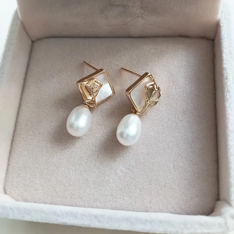 S925 Gold Pearl Geometric Earrings Light Luxury New Style — feature 9