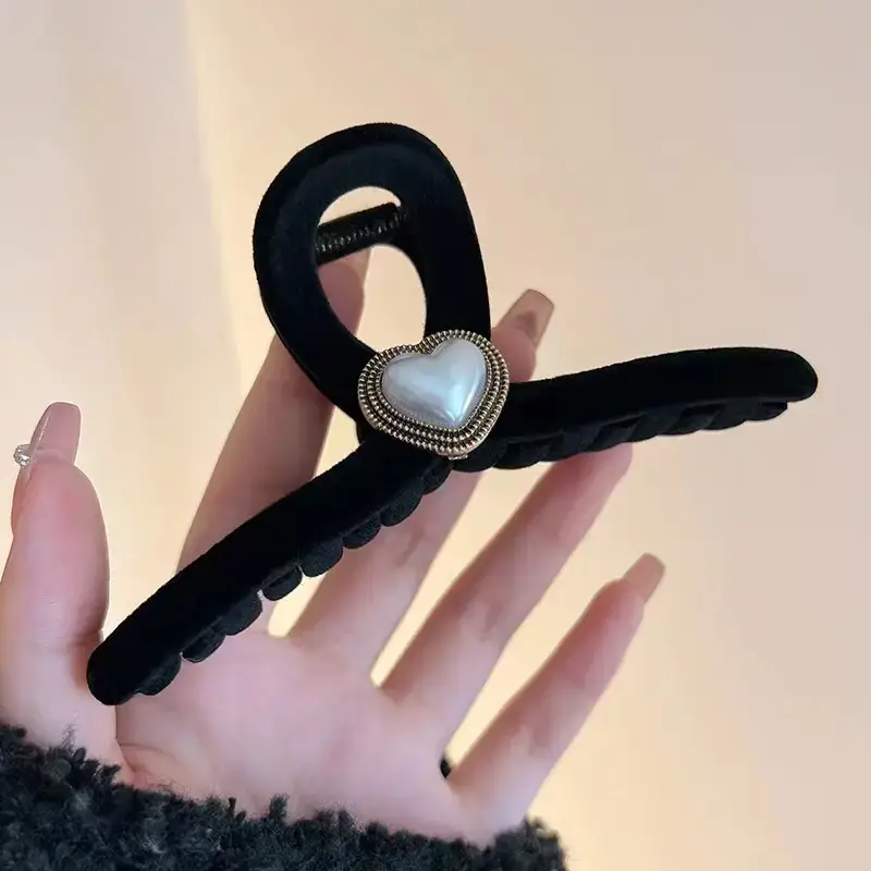 Black Heart Hair Clip for Women 2023 New Size - Image 3