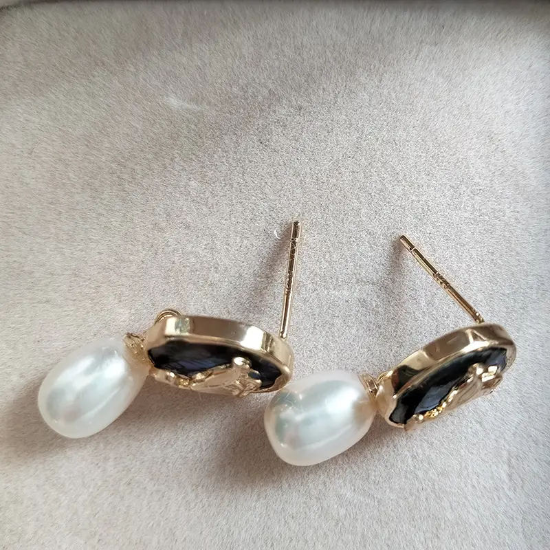 S925 Gold Pearl Geometric Earrings Light Luxury New Style — feature 9