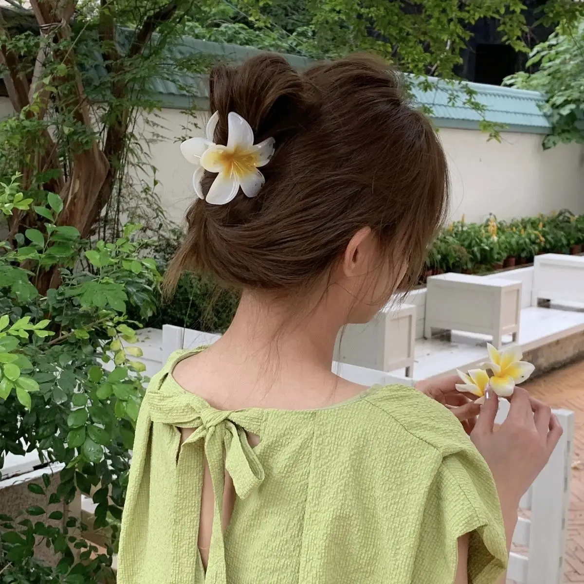Orange Flower Cross-Country Egg Clip Back Head Clip — feature 2