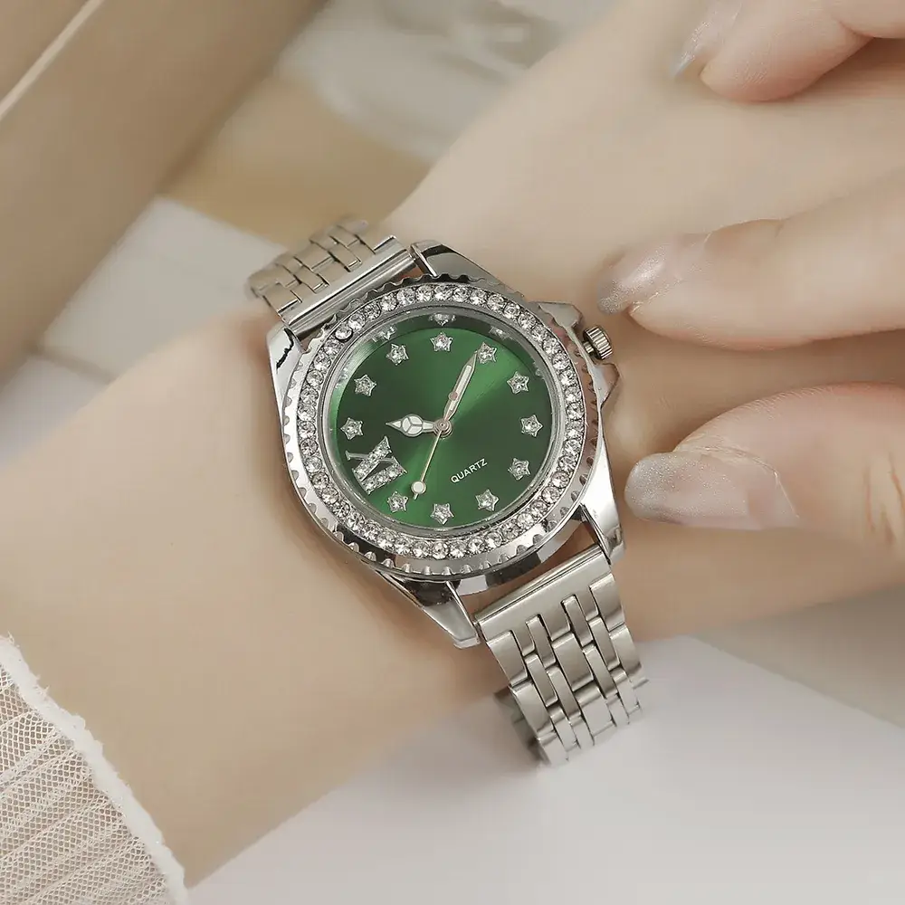 Women's Star Scale Rhinestone Alloy Watch