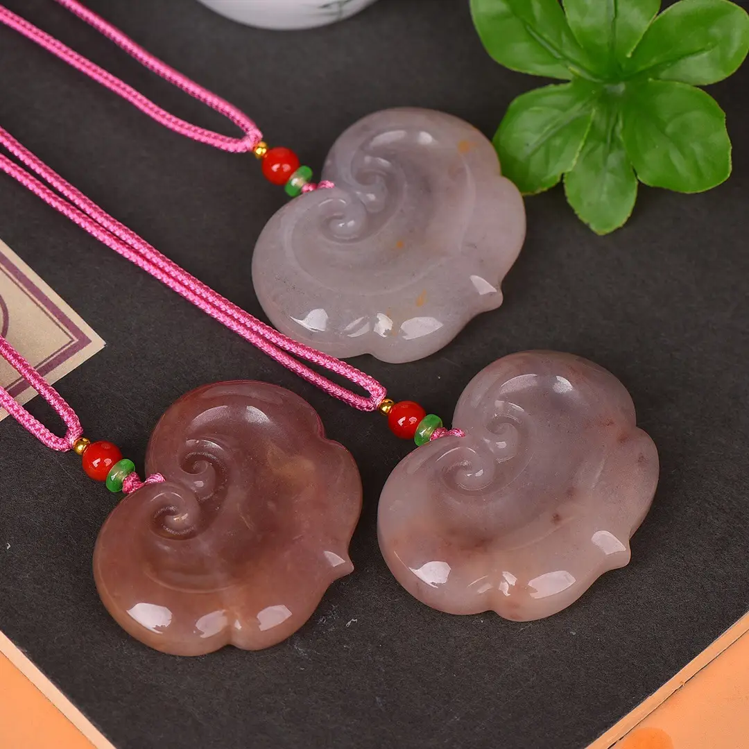 Exquisite Gold & Jade Ruyi Lock Pendant — feature 7