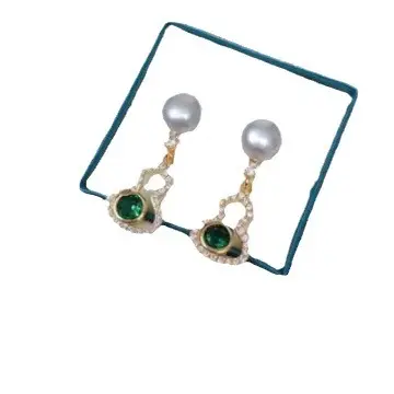 French Retro Pearl Earrings 8mm Green Gourd Design - Image 8