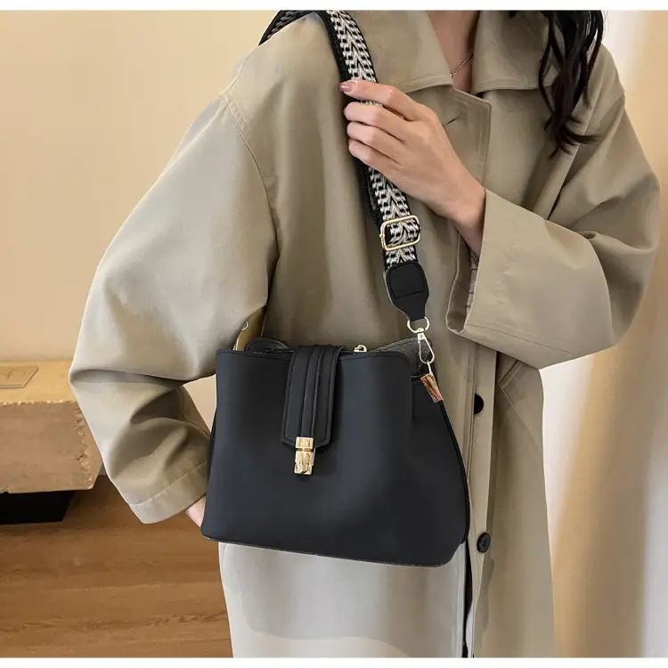 Korean Style Black Shoulder Messenger Bag 2023 — feature 16