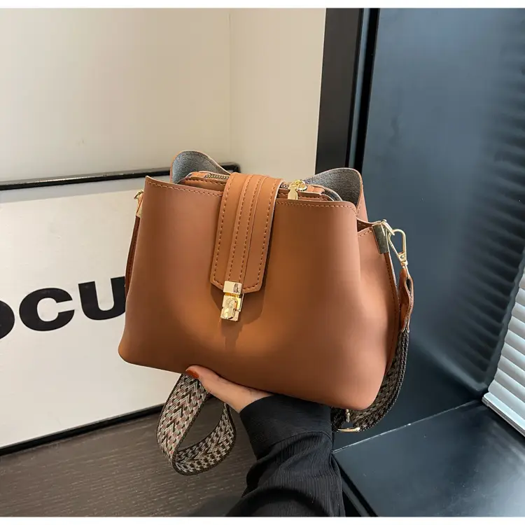 Korean Style Black Shoulder Messenger Bag 2023 — feature 27