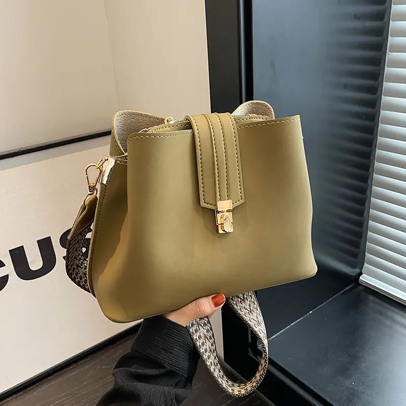 Korean Style Black Shoulder Messenger Bag 2023 - Image 4