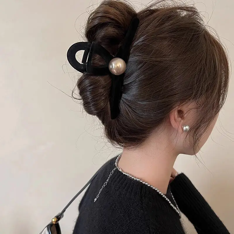 French Style Retro Black Velvet Hair Clip for Women - Image 4