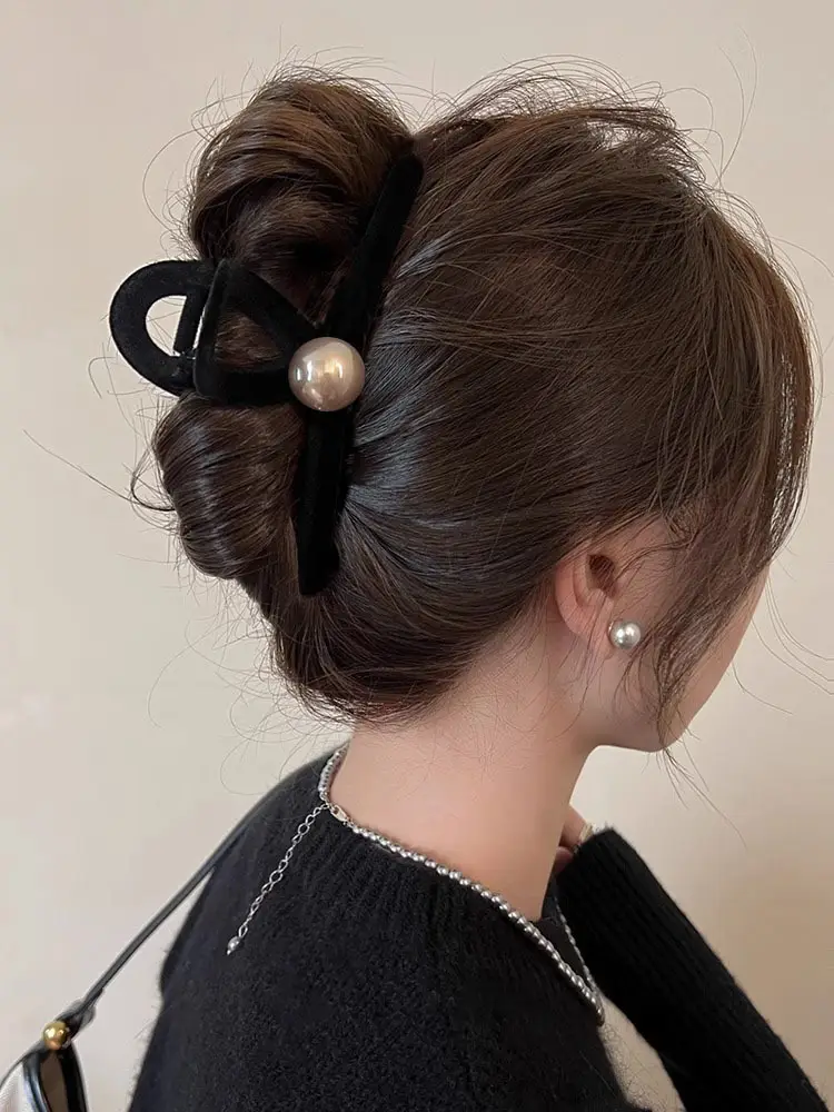 French Style Retro Black Velvet Hair Clip for Women — feature 3