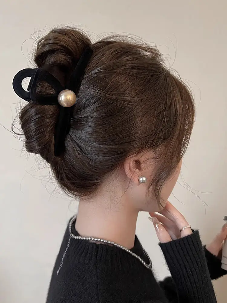 French Style Retro Black Velvet Hair Clip for Women — feature 4