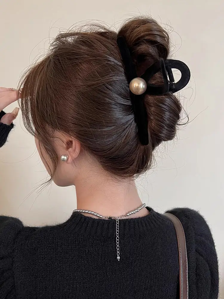 French Style Retro Black Velvet Hair Clip for Women — feature 5