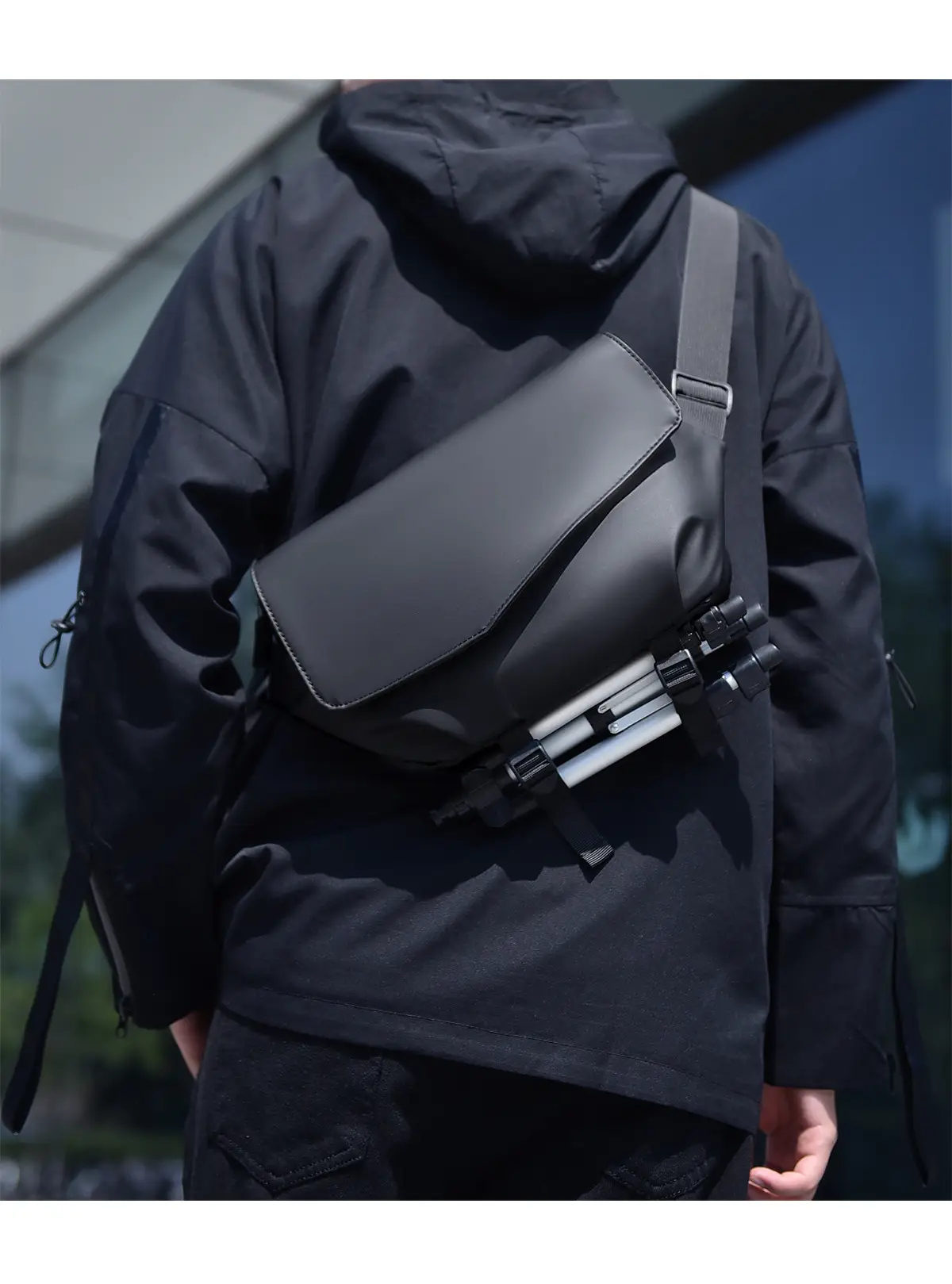 Men's Water-Resistant Crossbody Bag Black — feature 16