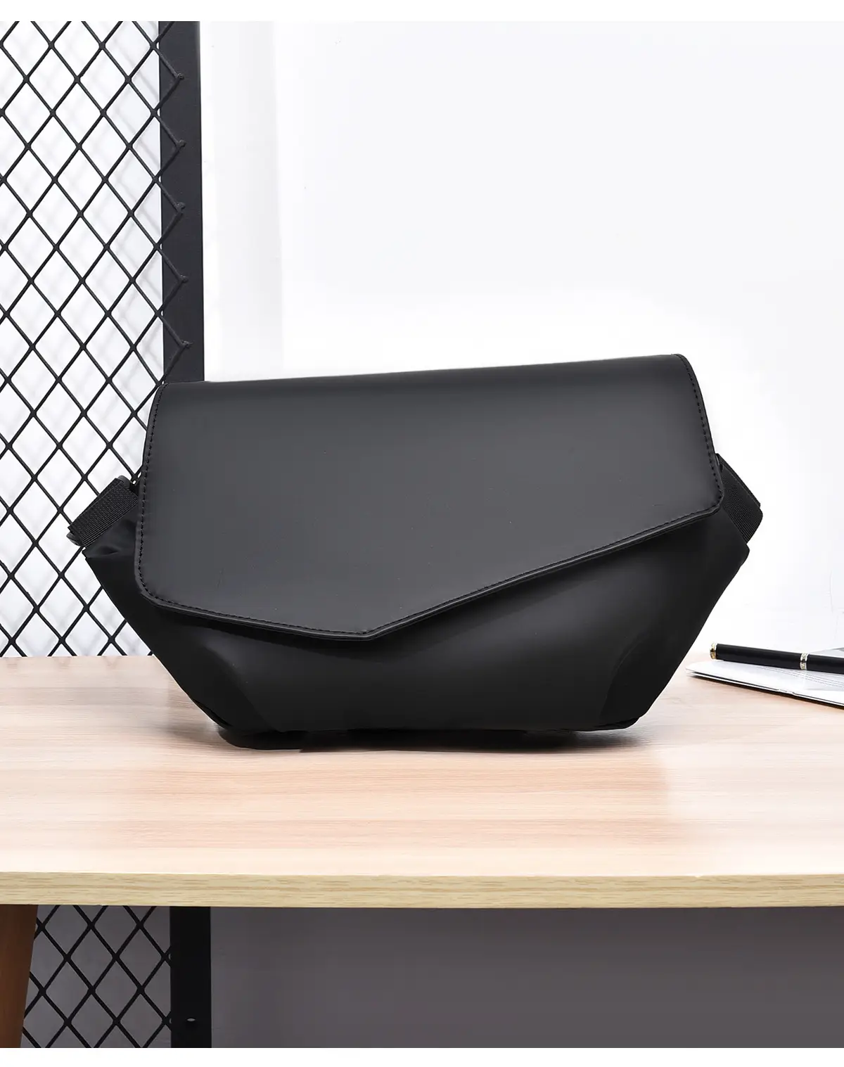 Men's Water-Resistant Crossbody Bag Black — feature 24