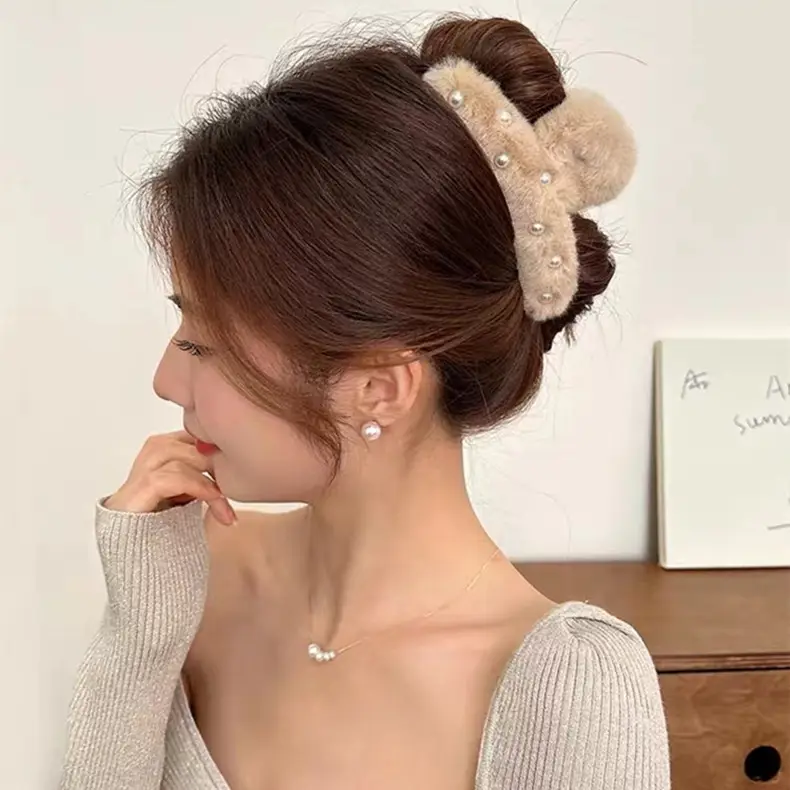White Pearl Plush Hair Clip for Girls — feature 1
