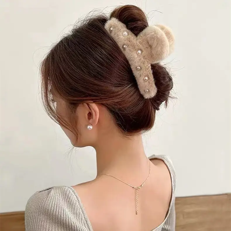 White Pearl Plush Hair Clip for Girls — feature 2