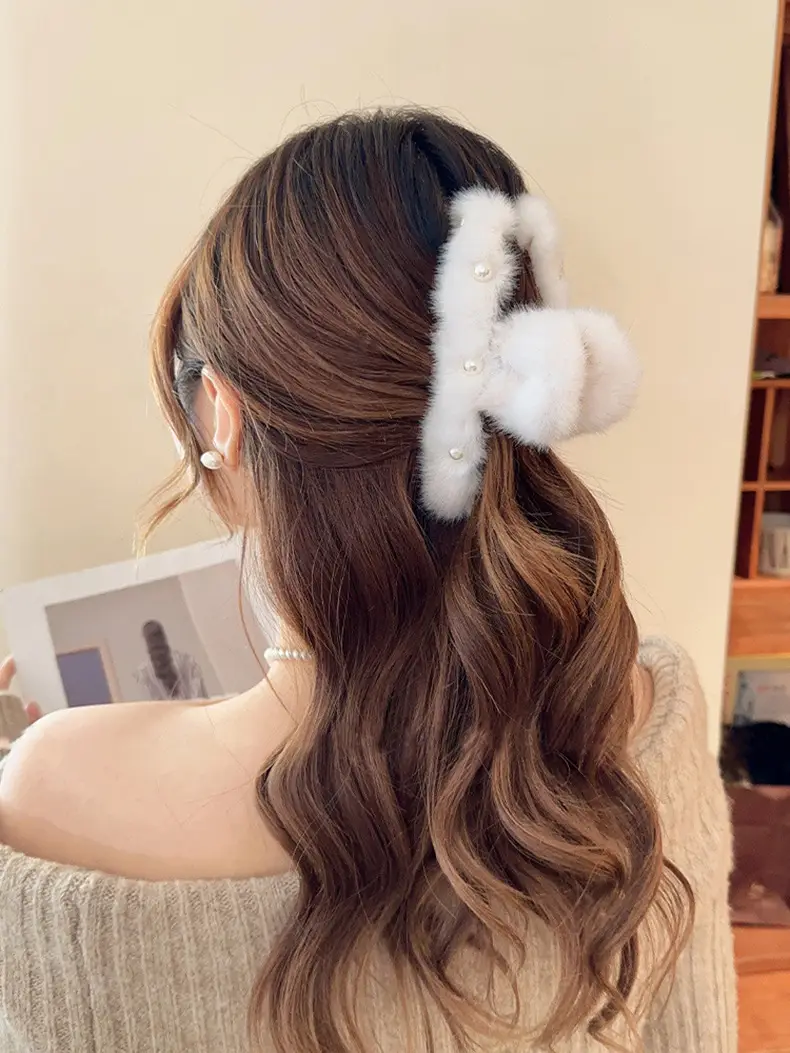 White Pearl Plush Hair Clip for Girls — feature 3