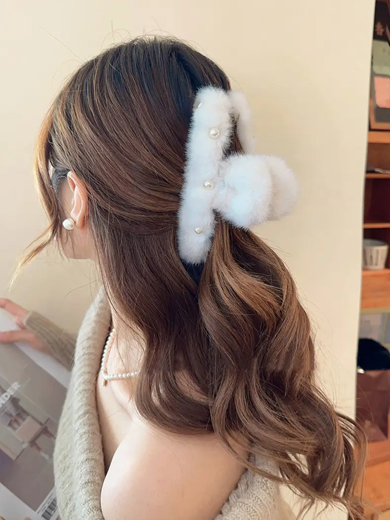 White Pearl Plush Hair Clip for Girls — feature 4