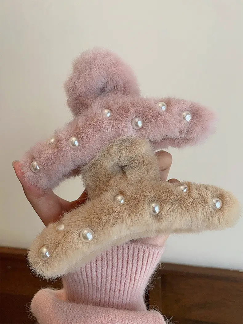 White Pearl Plush Hair Clip for Girls — feature 9