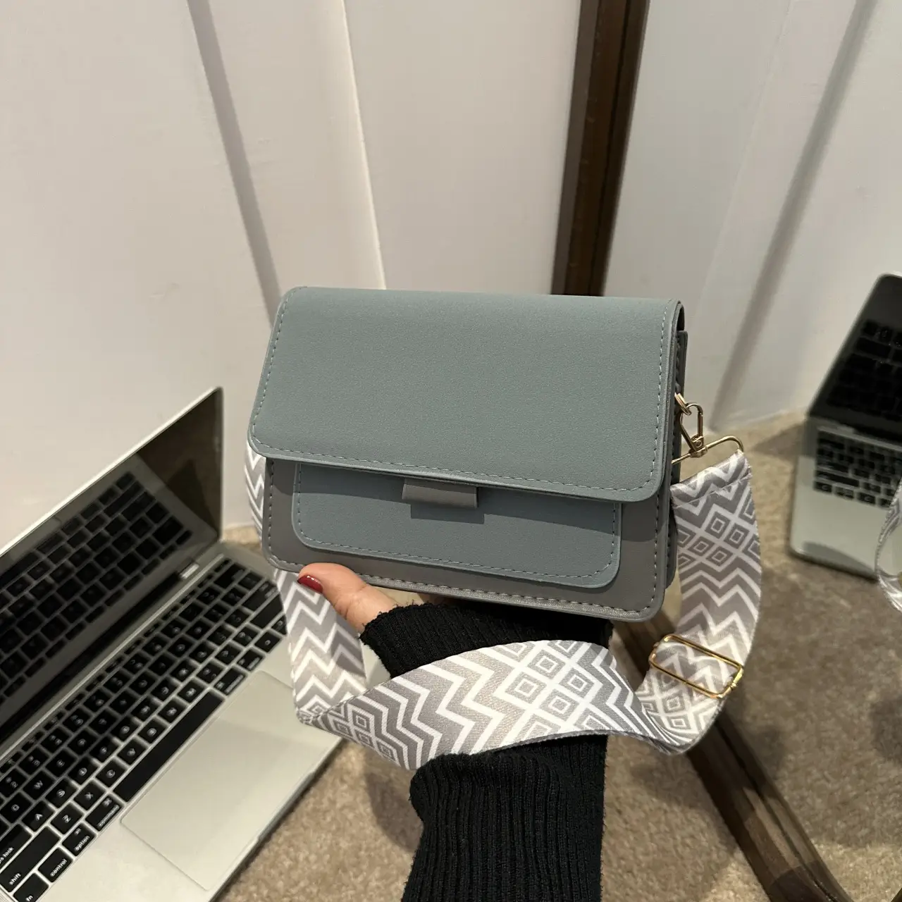 Women's tan white square shoulder bag with strap