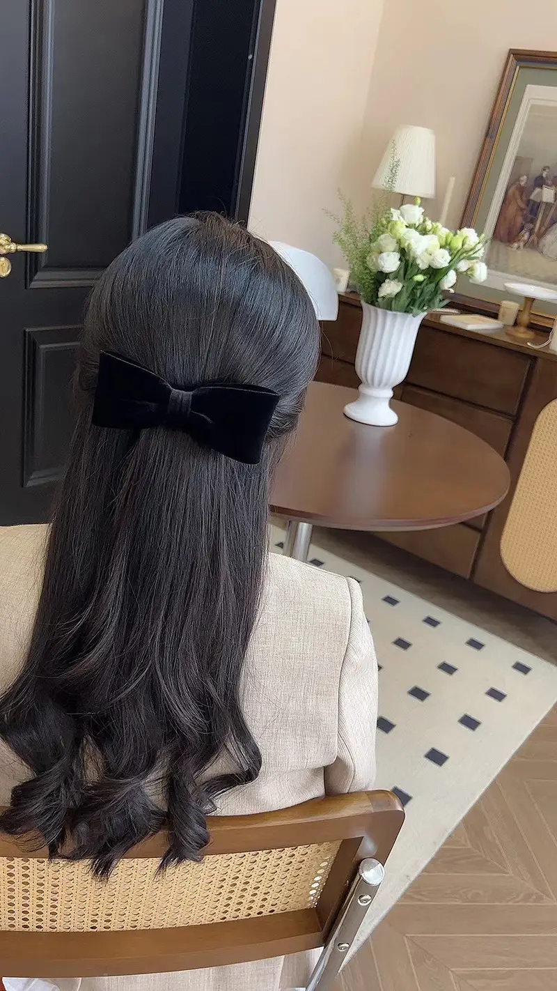 Black Silk Velvet Hairpin with Elegant Bow Design — feature 3
