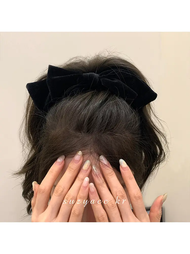 Black Silk Velvet Hairpin with Elegant Bow Design — feature 6
