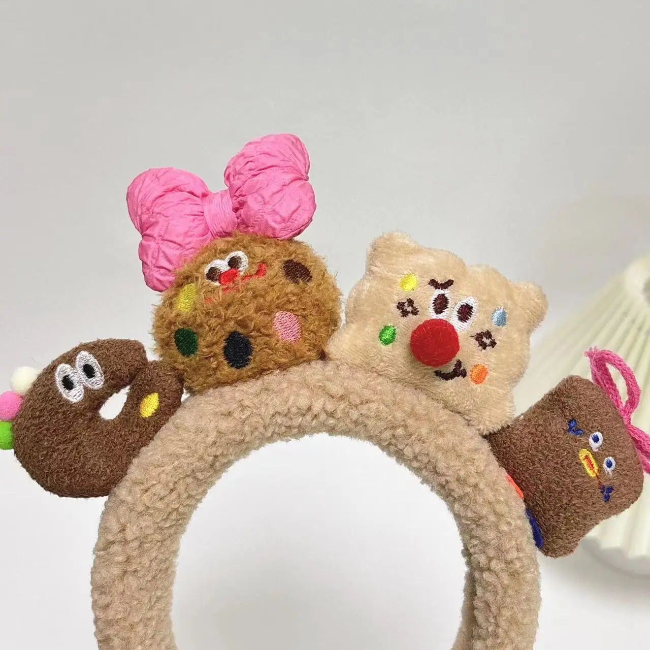 Plush Dog Headband with Heart Design Pink — feature 4