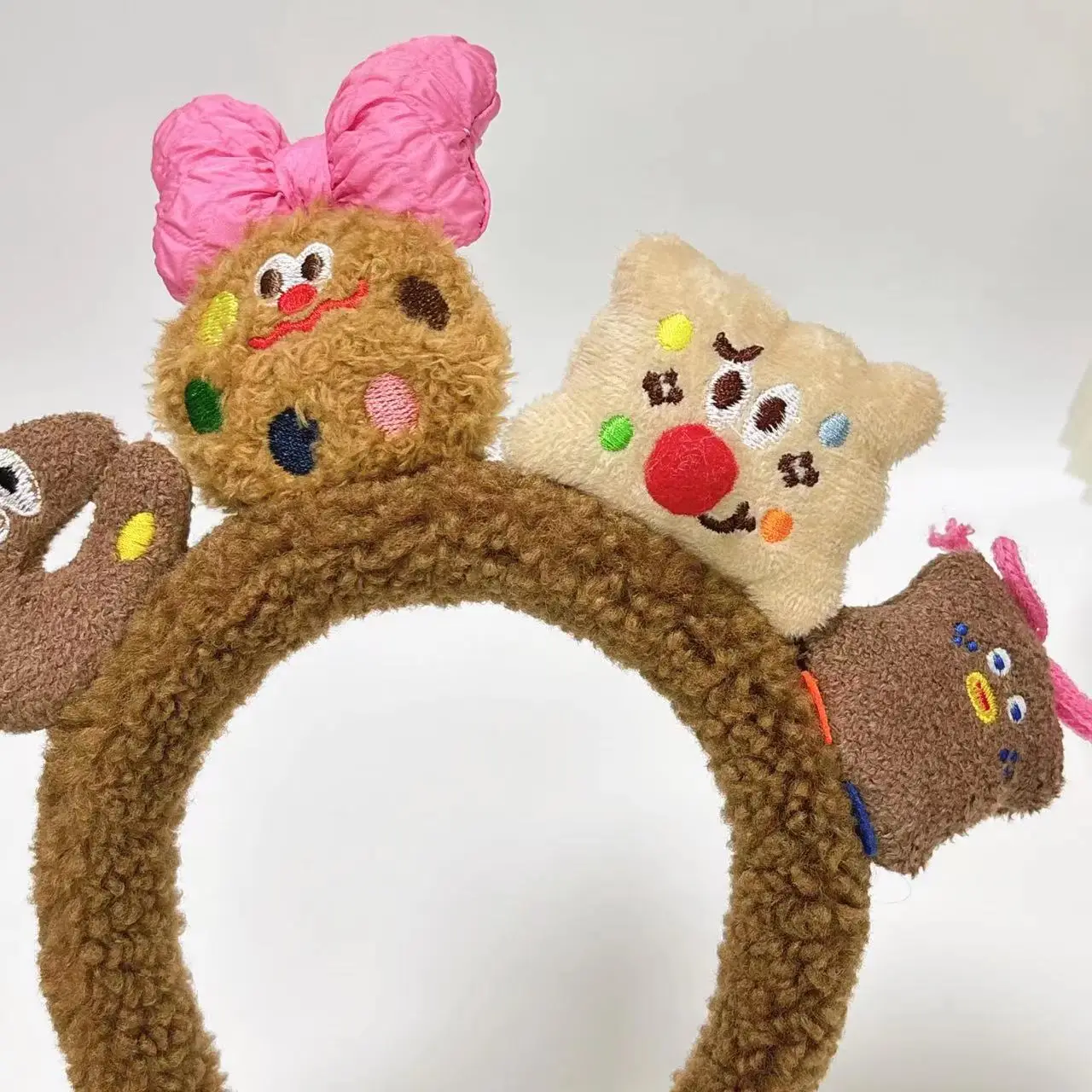 Plush Dog Headband with Heart Design Pink — feature 5