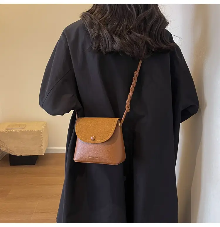 Women's Woven Leather Shoulder Bag Brown New 2024 — feature 18